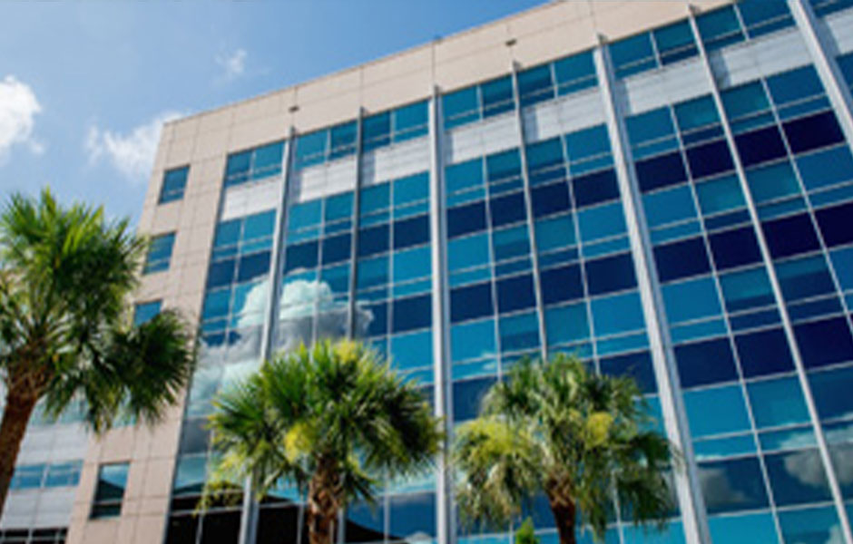 Outside view of hospital building, Nemours Children's Health at Lakeland Regional Health. 