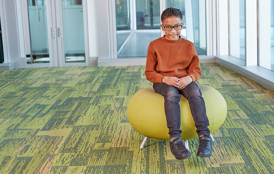 22q patient. Boy sitting on a stool 22q patient. Boy sitting on a stool
