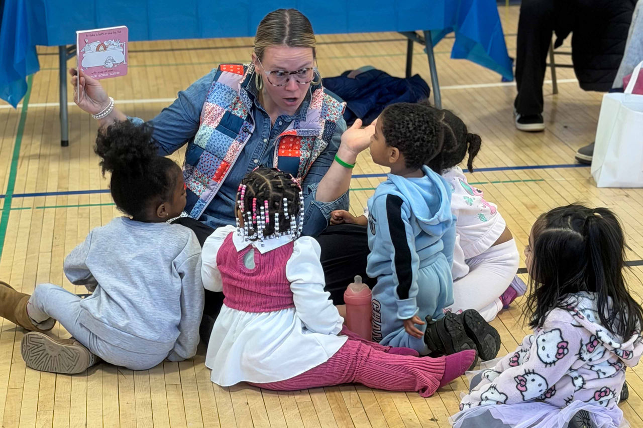 Reading books to kids 