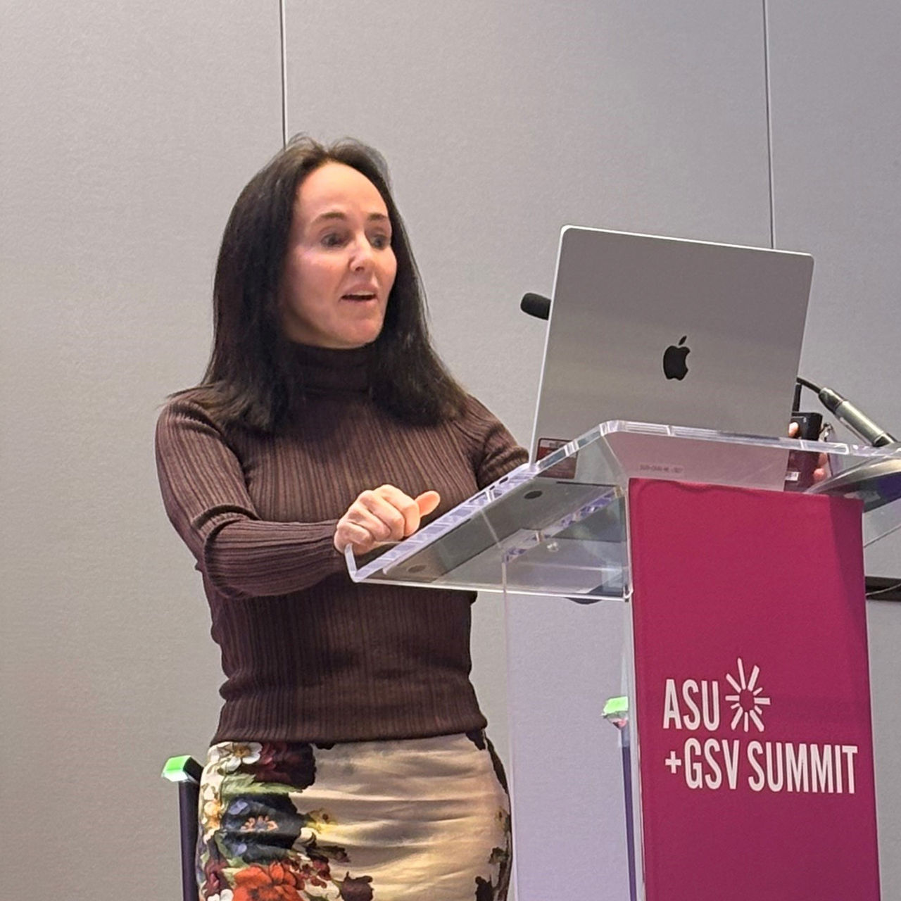 Photo of Dana Suskind speaker